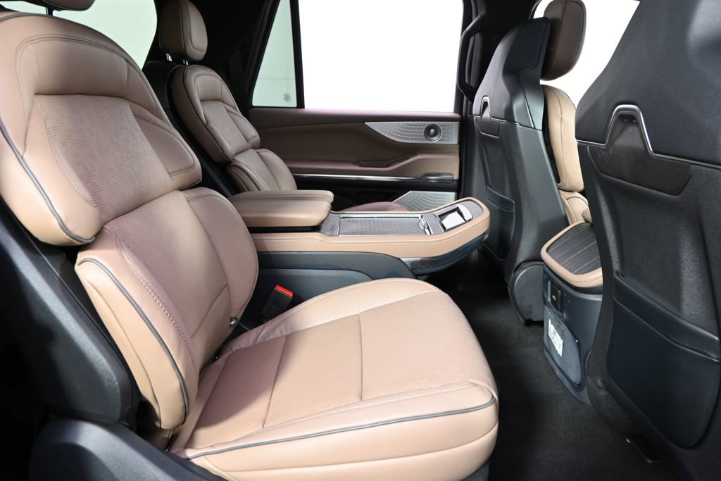 New 2026 Lincoln Navigator L Black Label AWD/4WD image 18