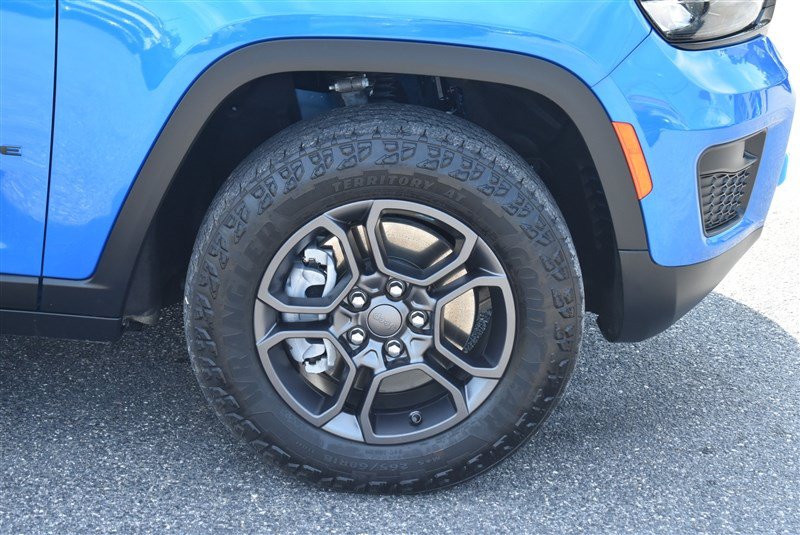 Used 2023 Jeep Grand Cherokee Trailhawk AWD/4WD image 3