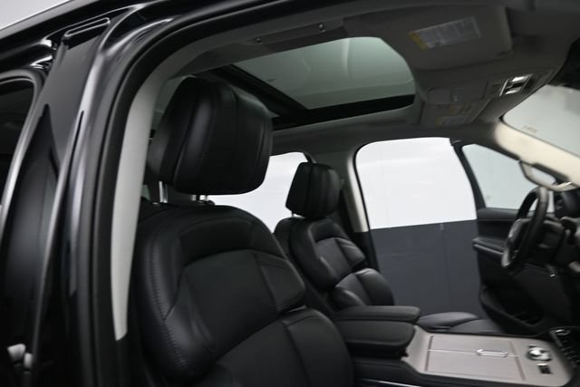 Certified 2025 Lincoln Navigator L Reserve AWD/4WD image 34