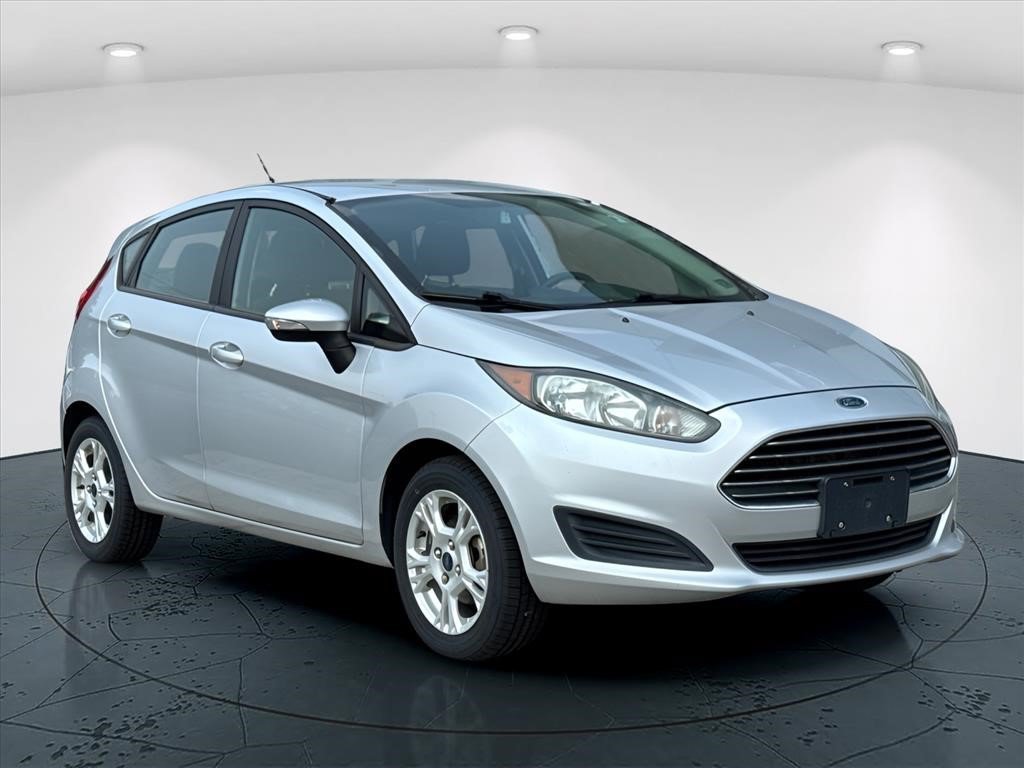 Used 2016 Ford Fiesta SE FWD image 1