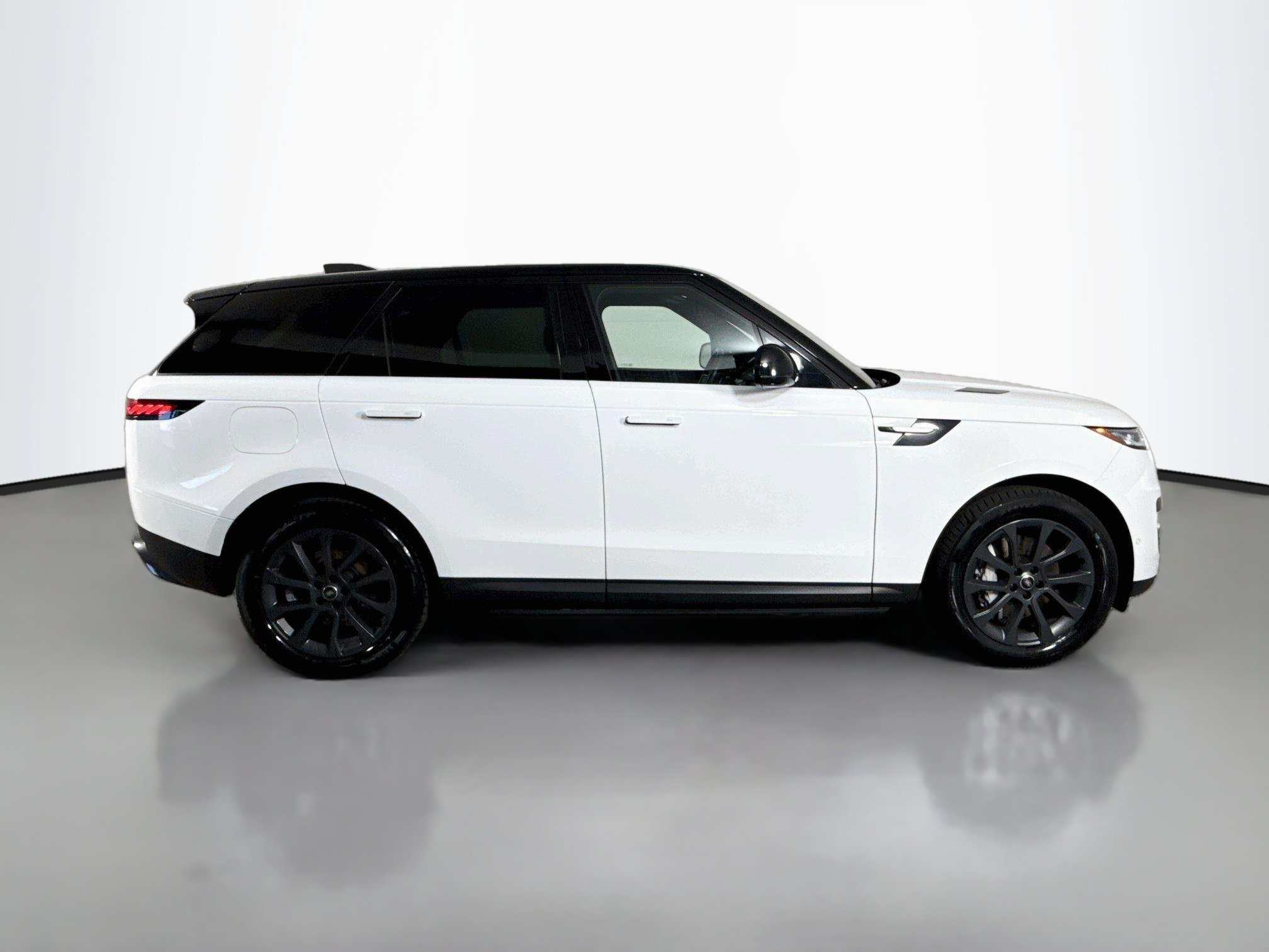 Used 2023 Land Rover Range Rover Sport SE AWD/4WD image 11