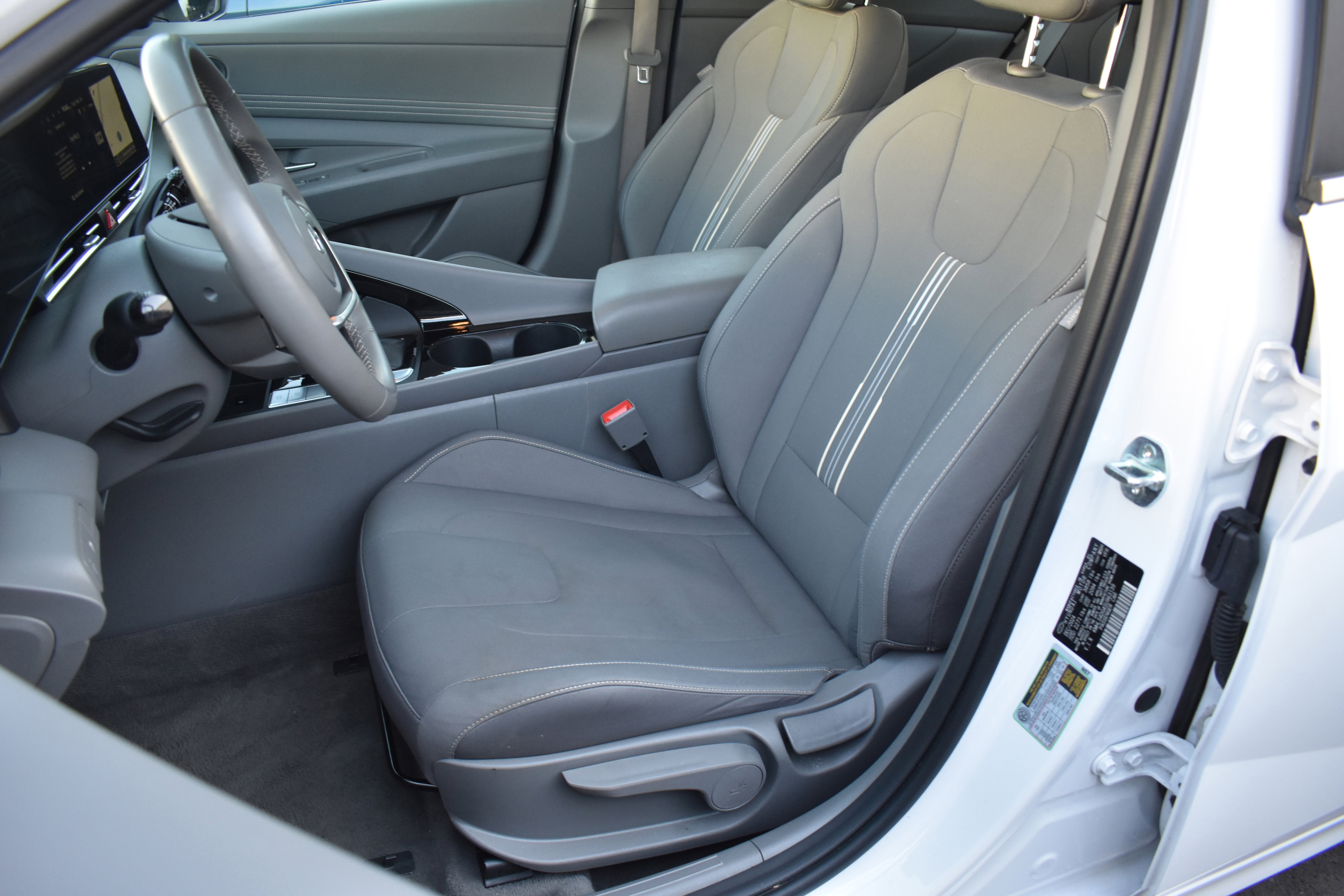 Used 2025 Hyundai Elantra SEL image 27