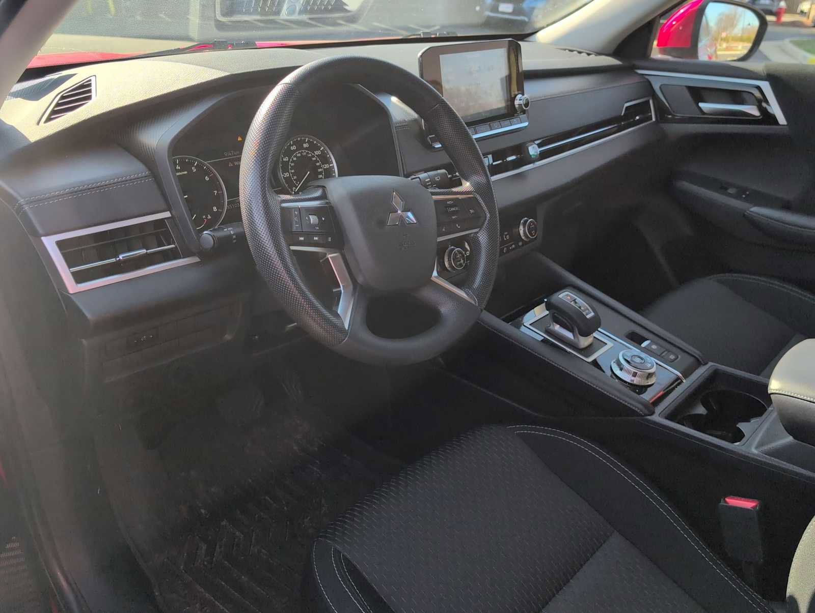 Used 2024 Mitsubishi Outlander ES image 10