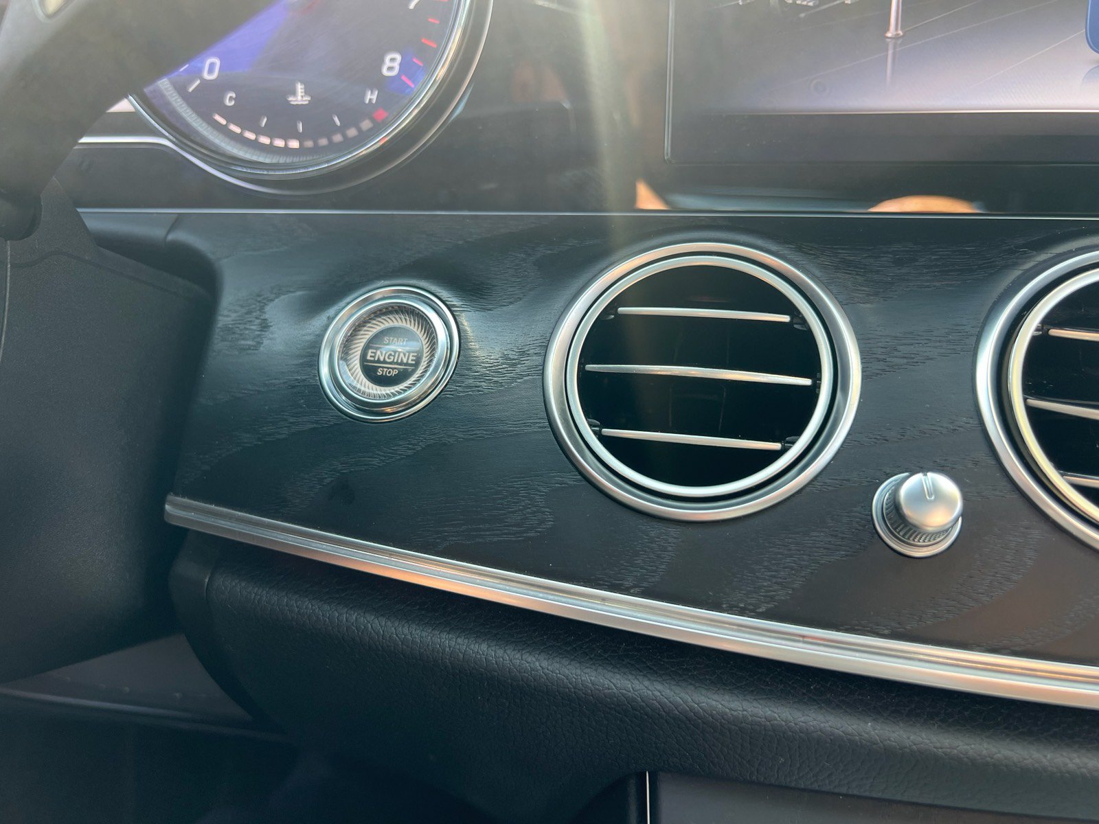 Used 2018 Mercedes-Benz E 300 w/ Premium 2 Package (Q02) image 18