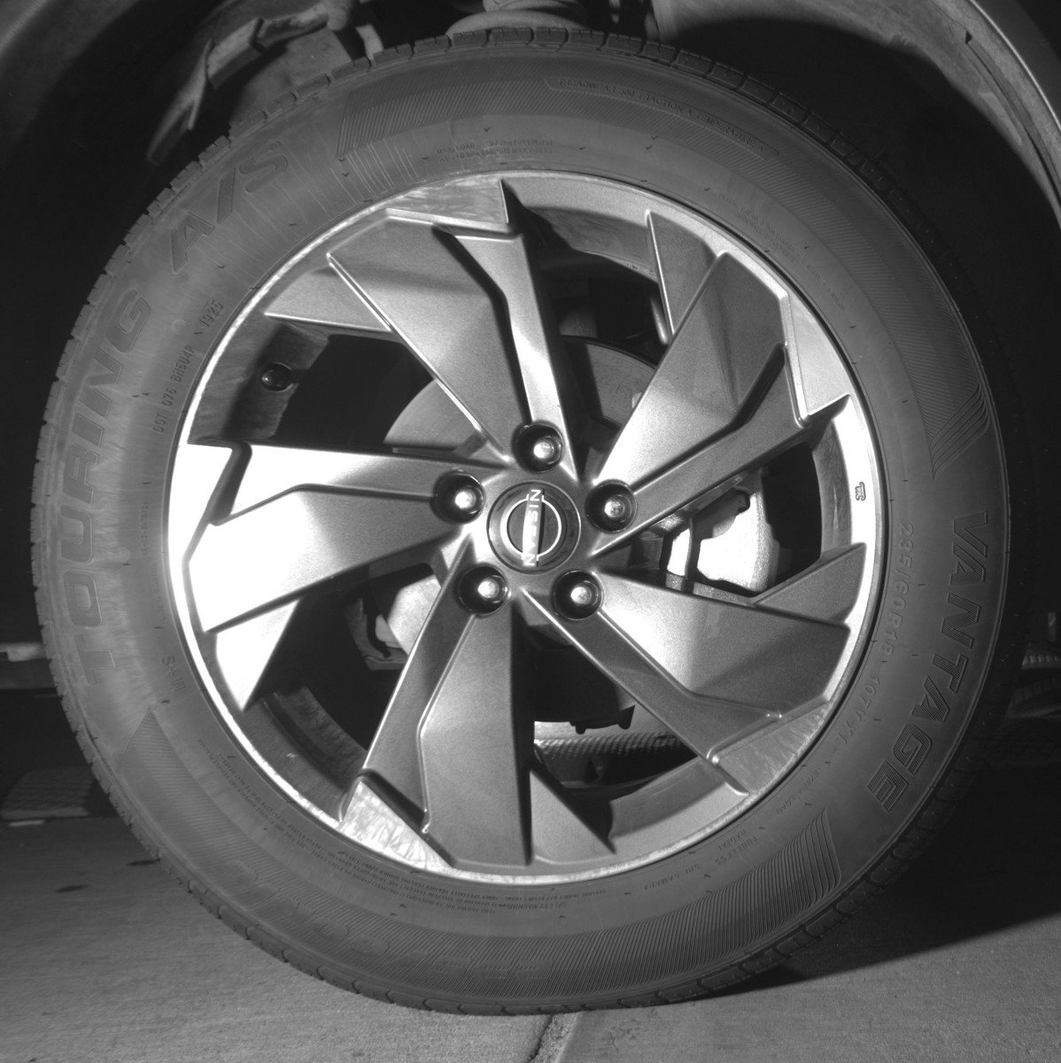 Used 2025 Nissan Rogue SV FWD image 13