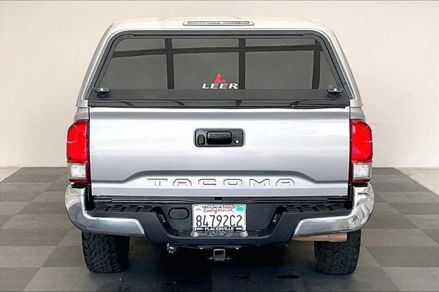 Used 2017 Toyota Tacoma TRD Off-Road AWD/4WD image 3