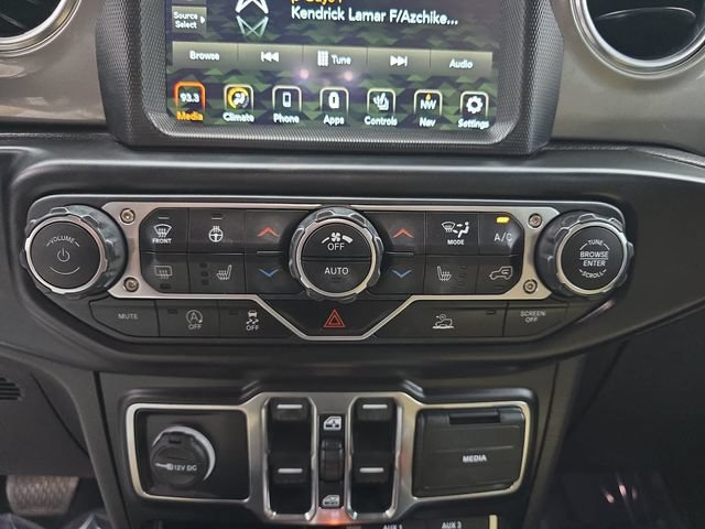 Used 2022 Jeep Wrangler Unlimited Sahara w/ Cold Weather Group AWD/4WD image 26
