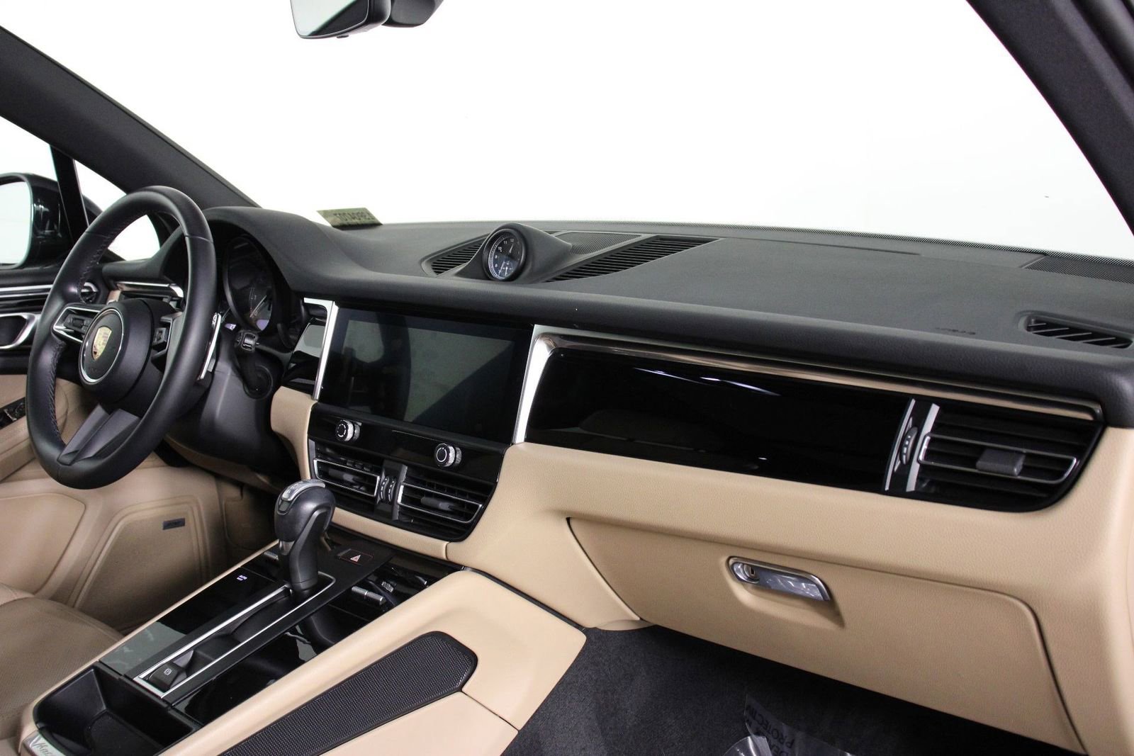 Certified 2023 Porsche Macan S image 24