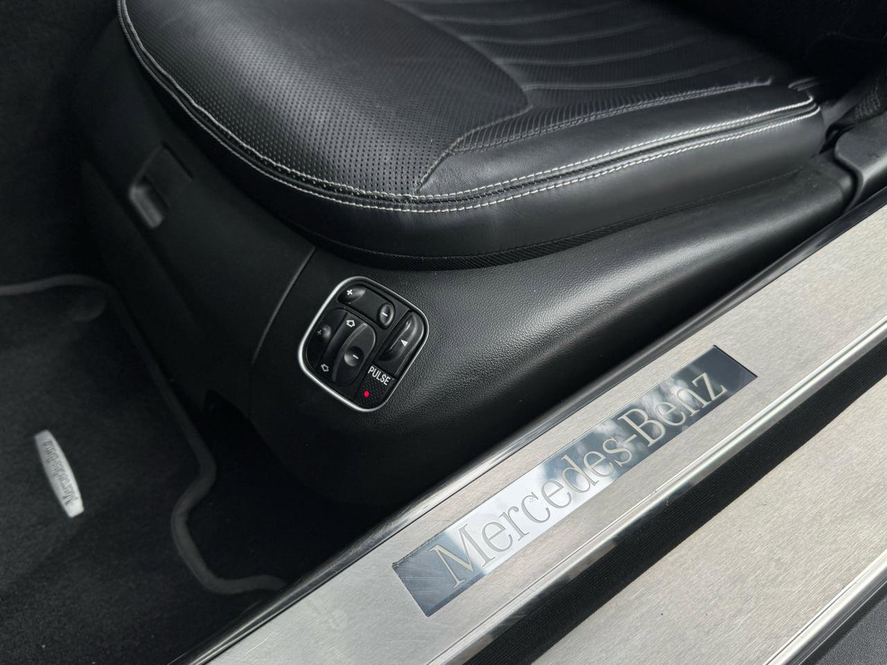 Used 2012 Mercedes-Benz SL 550 image 37