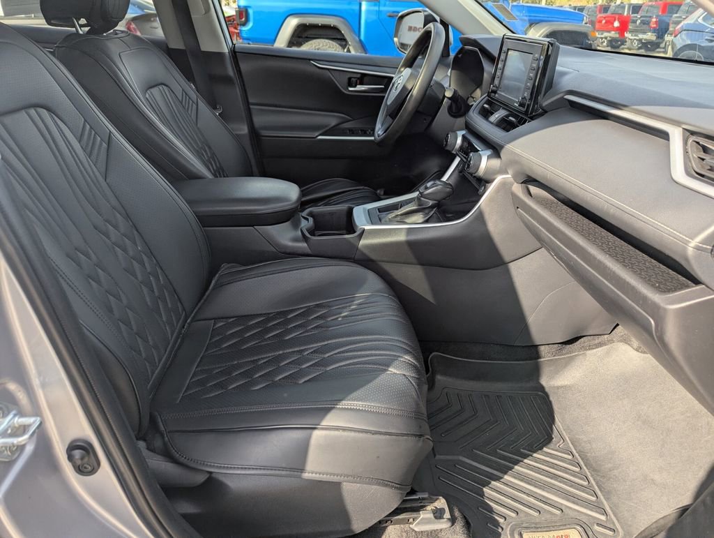 Used 2022 Toyota RAV4 XLE w/ Convenience Package image 10