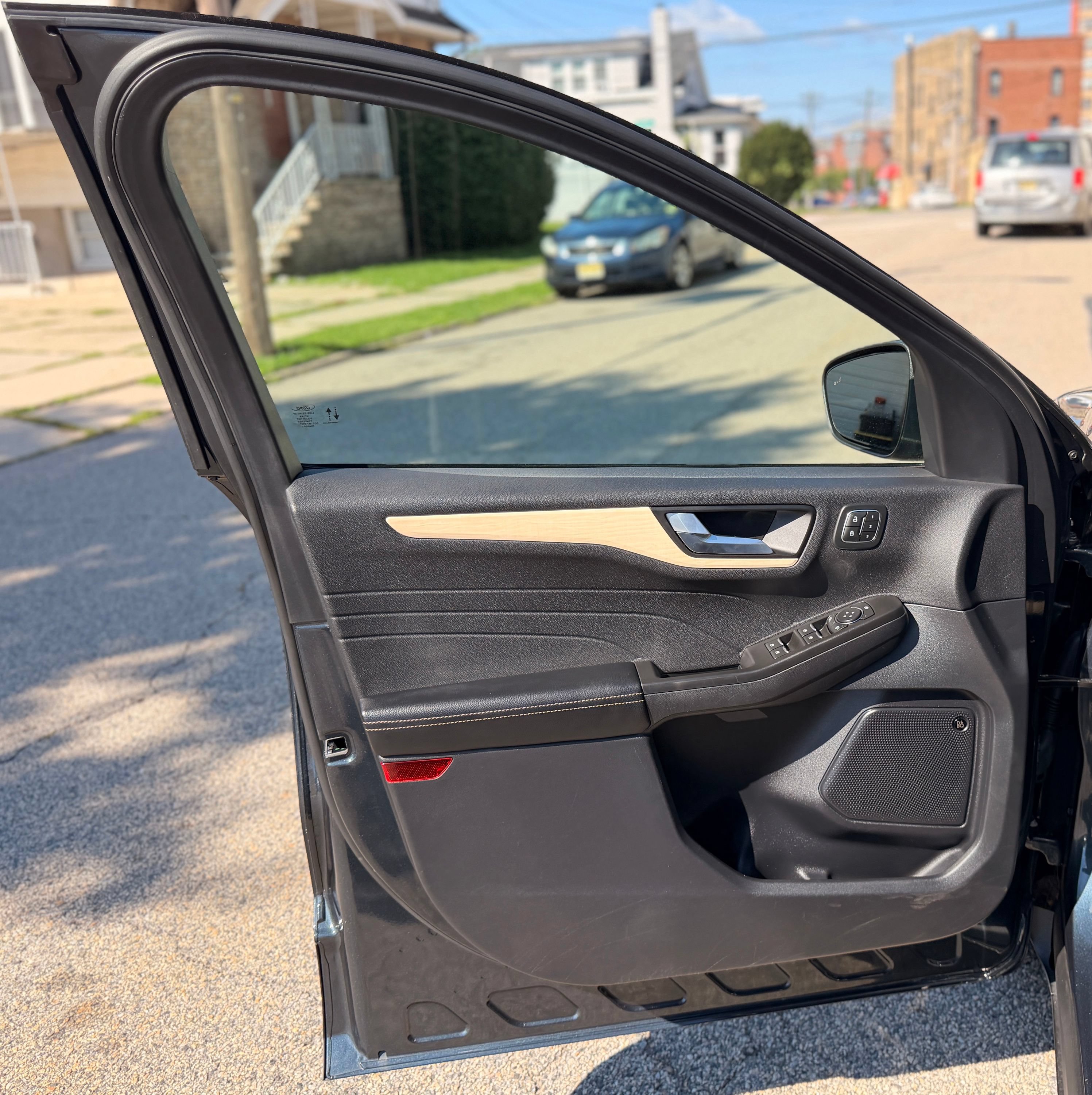 Used 2022 Ford Escape Titanium w/ Titanium Premium Package FWD image 12