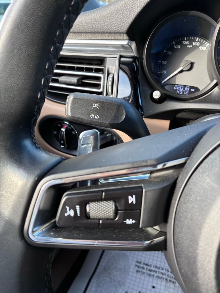 Used 2023 Porsche Macan S AWD/4WD image 36