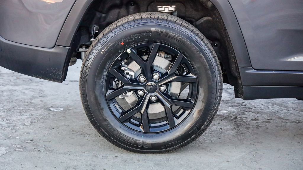 New 2025 Jeep Grand Cherokee Altitude image 12