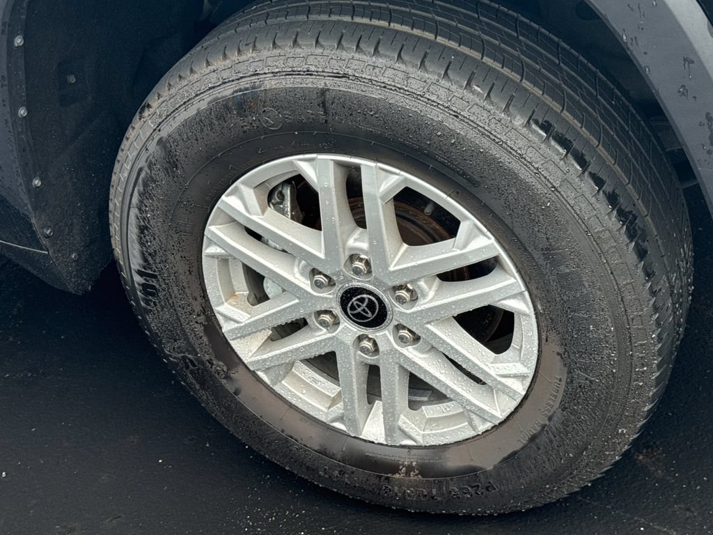 Used 2022 Toyota Tundra SR5 AWD/4WD image 9