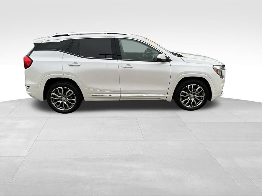 Used 2022 GMC Terrain Denali w/ Denali Premium Package image 8
