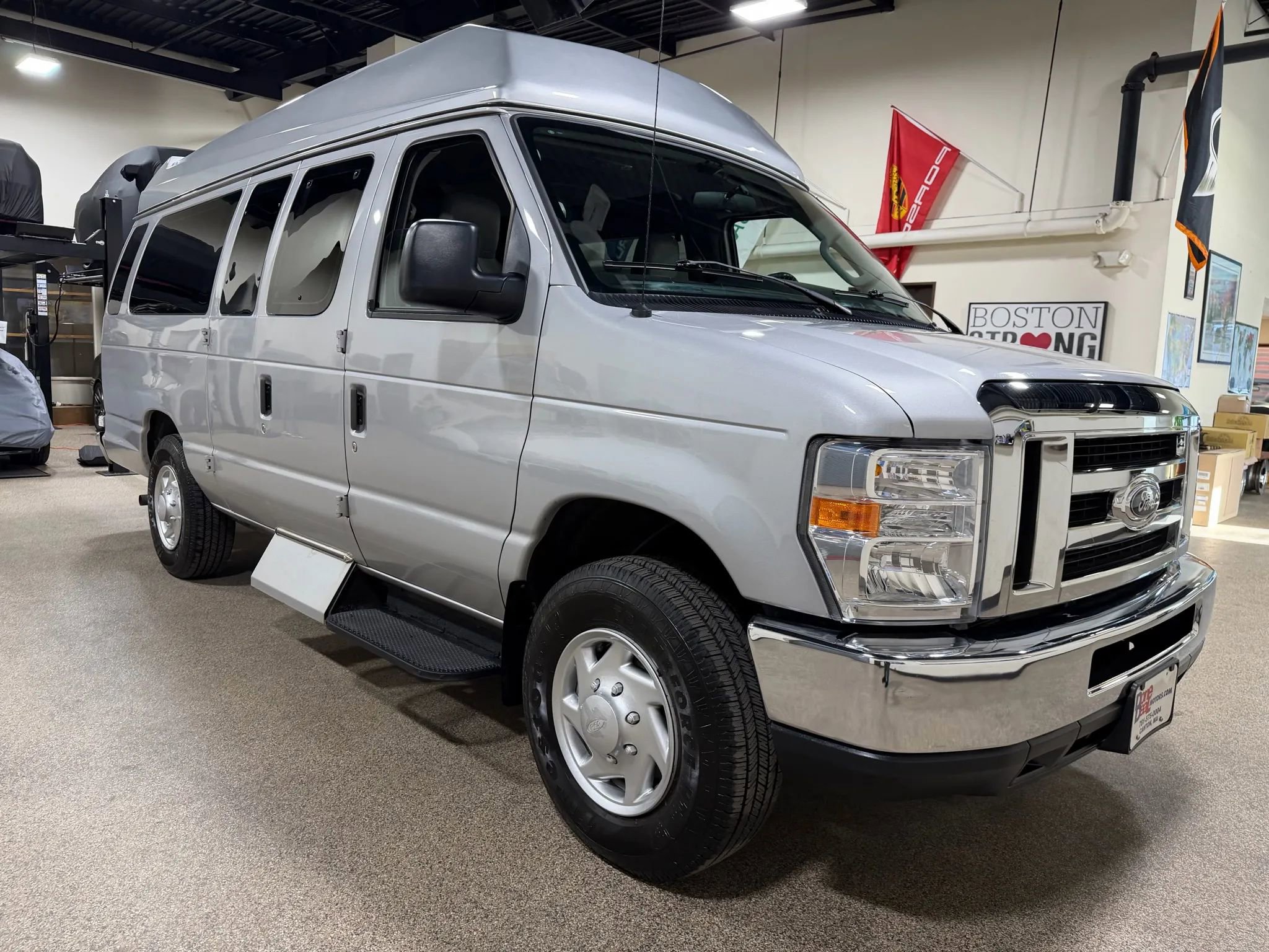 Used 2014 Ford E-250 and Econoline 250 Extended w/ Power Group image 15