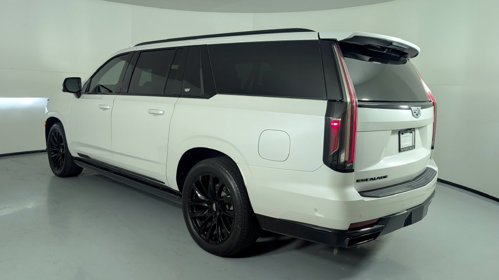 Used 2023 Cadillac Escalade ESV Sport Platinum w/ LPO, ONYX Package AWD/4WD image 4