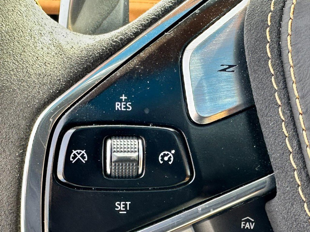 Used 2021 Chevrolet Corvette Stingray Premium Cpe w/ Z51 Performance Package image 17