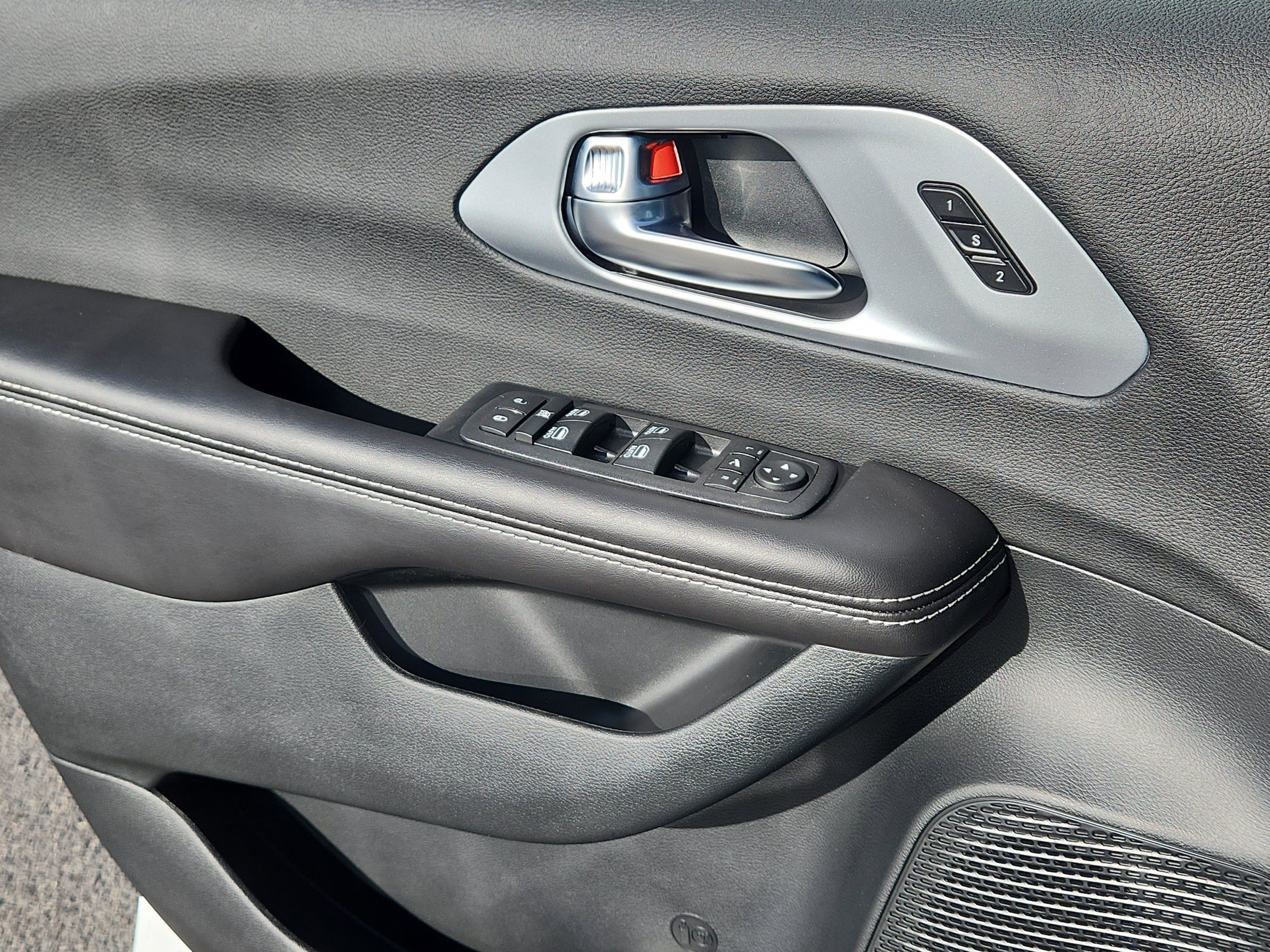 New 2026 Chrysler Pacifica Limited AWD/4WD image 7