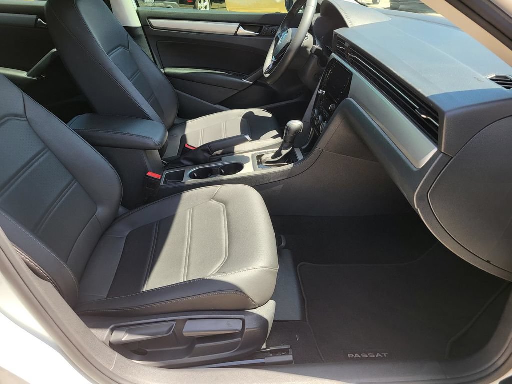 Used 2022 Volkswagen Passat 2.0T SE FWD image 9