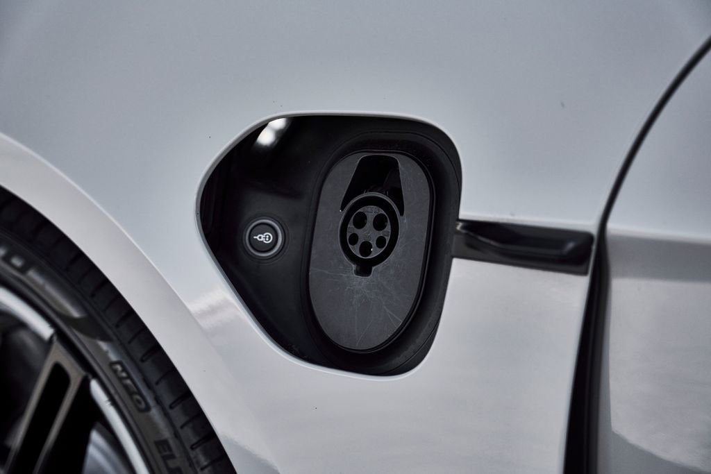 Used 2023 Porsche Taycan 4S AWD/4WD image 8