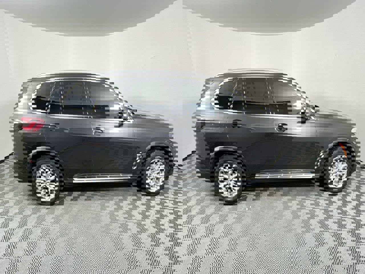 Used 2023 BMW X5 xDrive40i AWD/4WD image 2