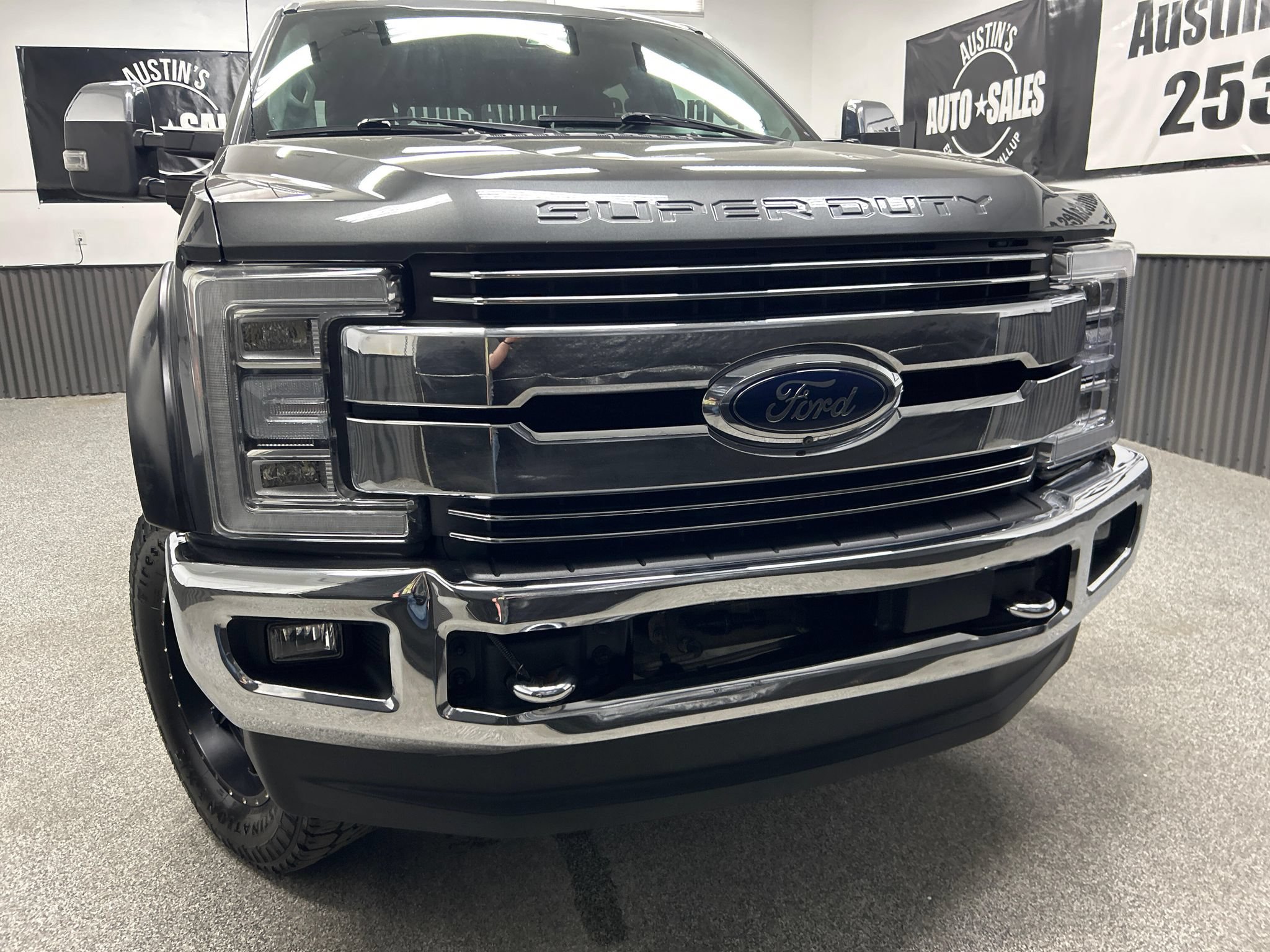 Used 2017 Ford F250 Lariat w/ Lariat Ultimate Package AWD/4WD image 2