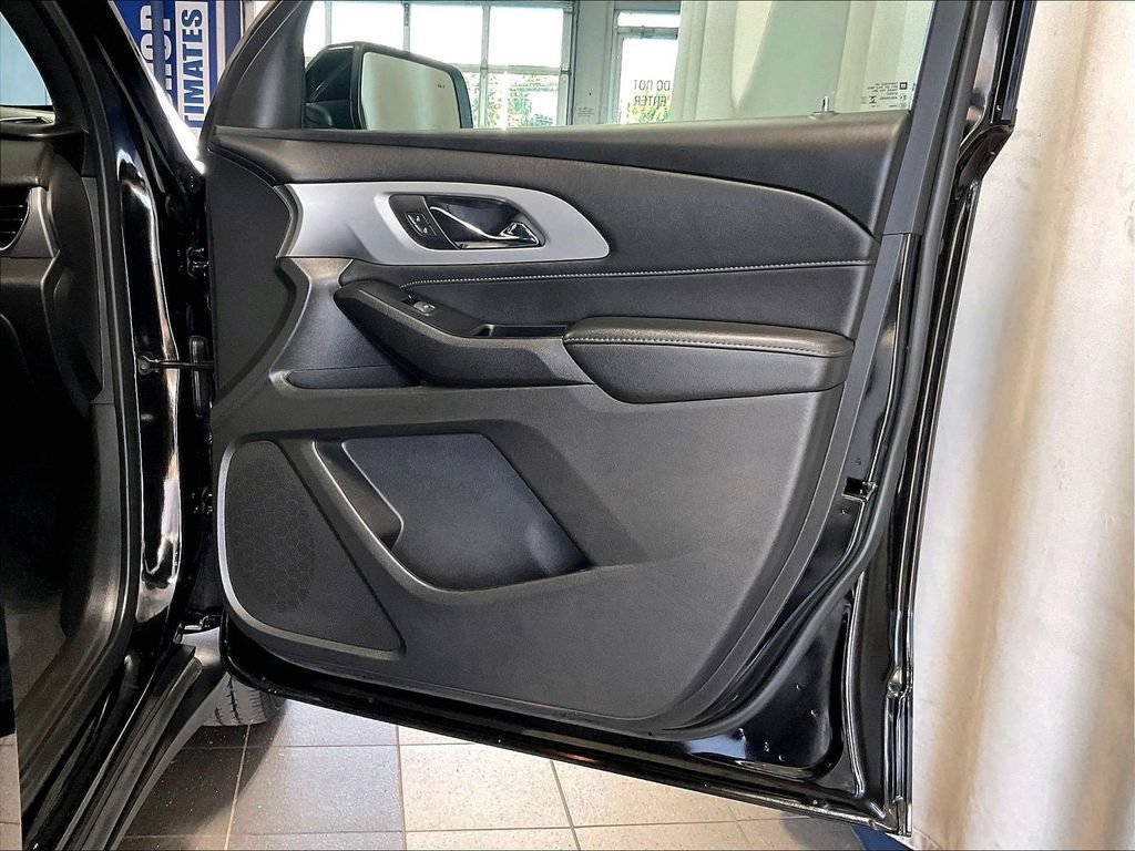 Used 2023 Chevrolet Traverse LT AWD/4WD image 12