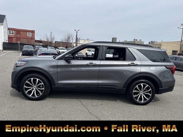 Used 2025 Ford Explorer ST-Line image 11