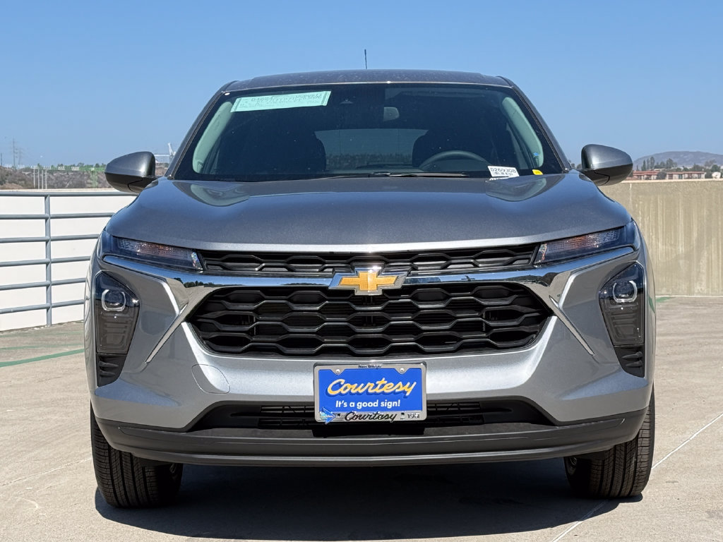 New 2026 Chevrolet Trax LS w/ LS Convenience Package FWD image 4