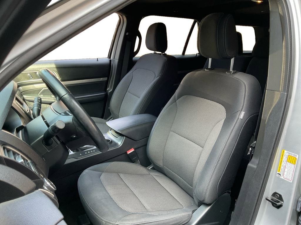 Used 2018 Ford Explorer XLT image 24