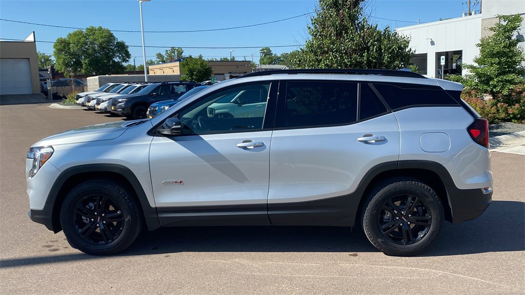 Used 2022 GMC Terrain AT4 image 8