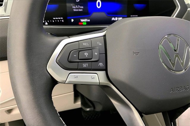 Used 2023 Volkswagen Tiguan SE w/ Panoramic Sunroof Package image 18