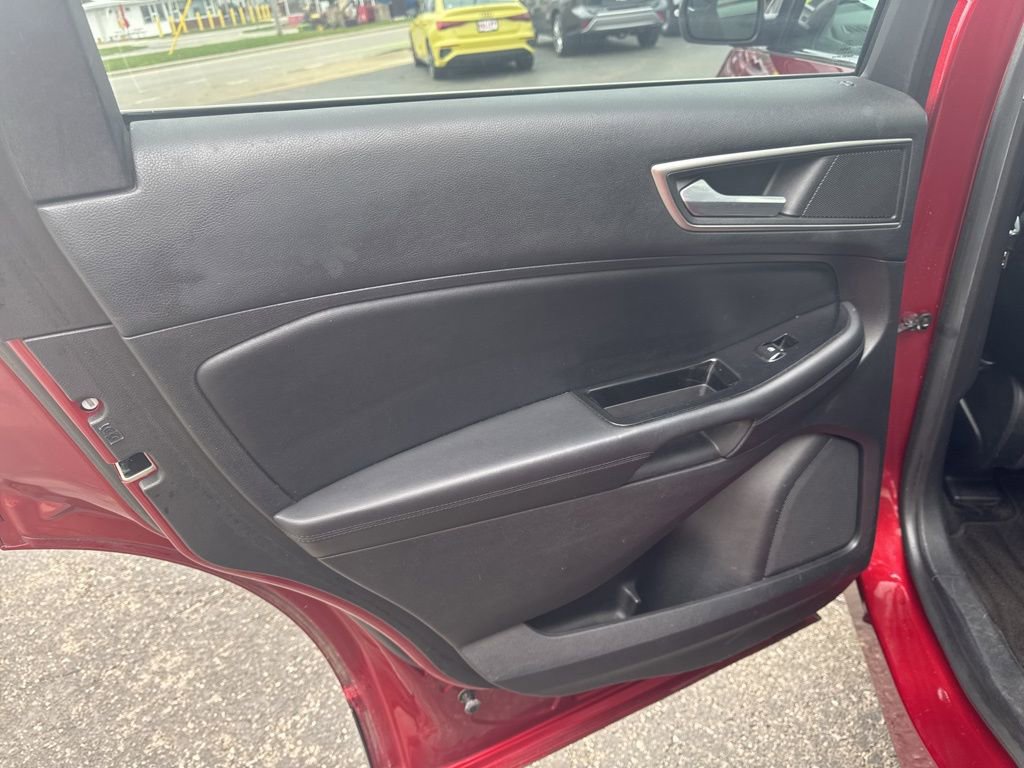 Used 2015 Ford Edge SEL w/ Equipment Group 201A image 41
