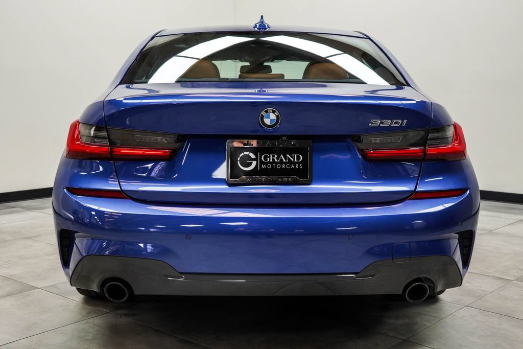 Used 2021 BMW 330i Sedan w/ M Sport Package RWD image 9