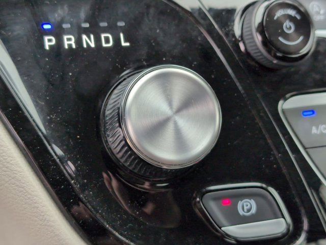 Used 2024 Chrysler Pacifica Touring-L FWD image 19
