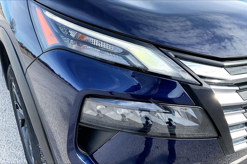 Used 2025 Nissan Rogue SV image 27