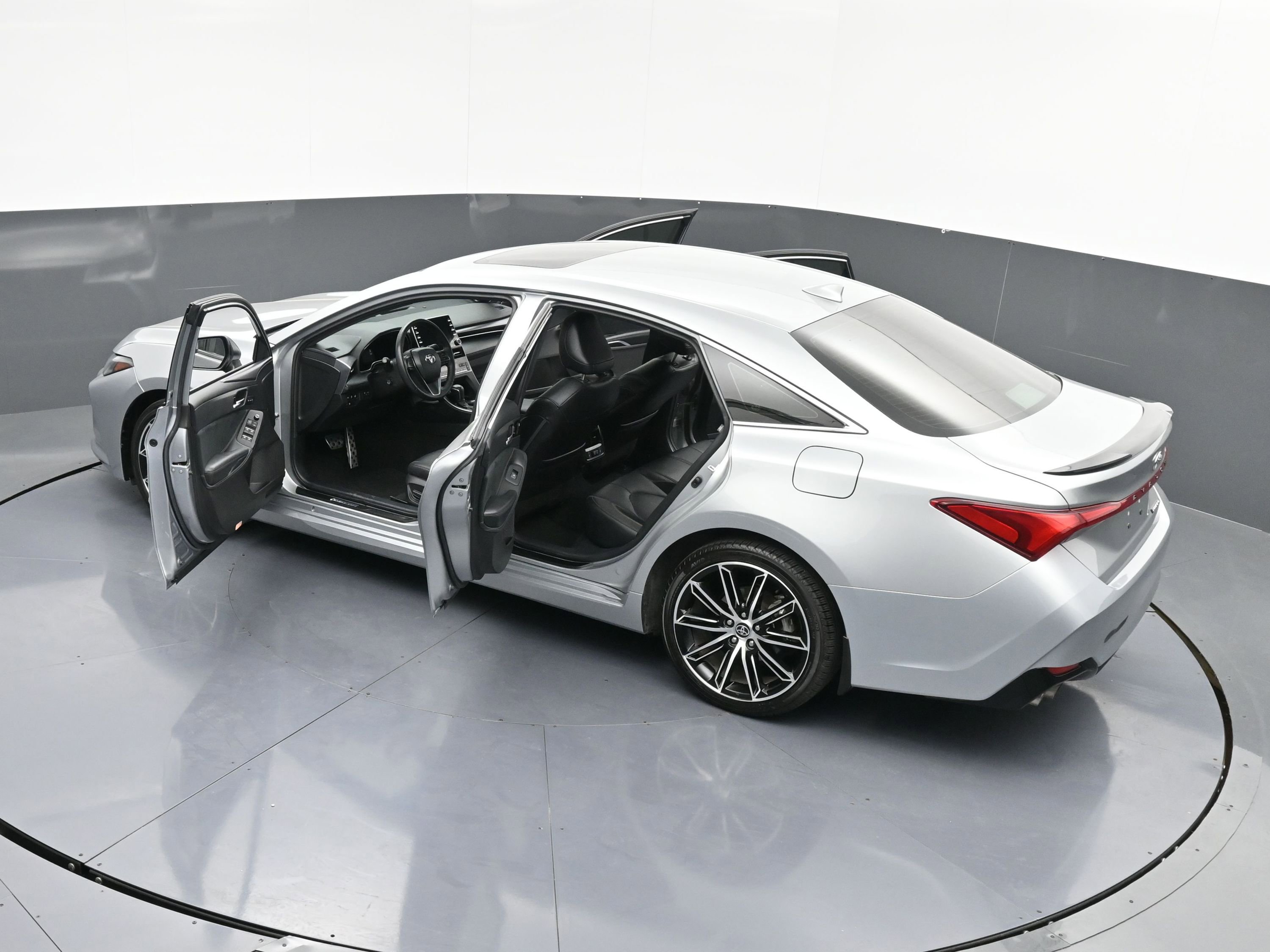 Used 2022 Toyota Avalon Touring image 48