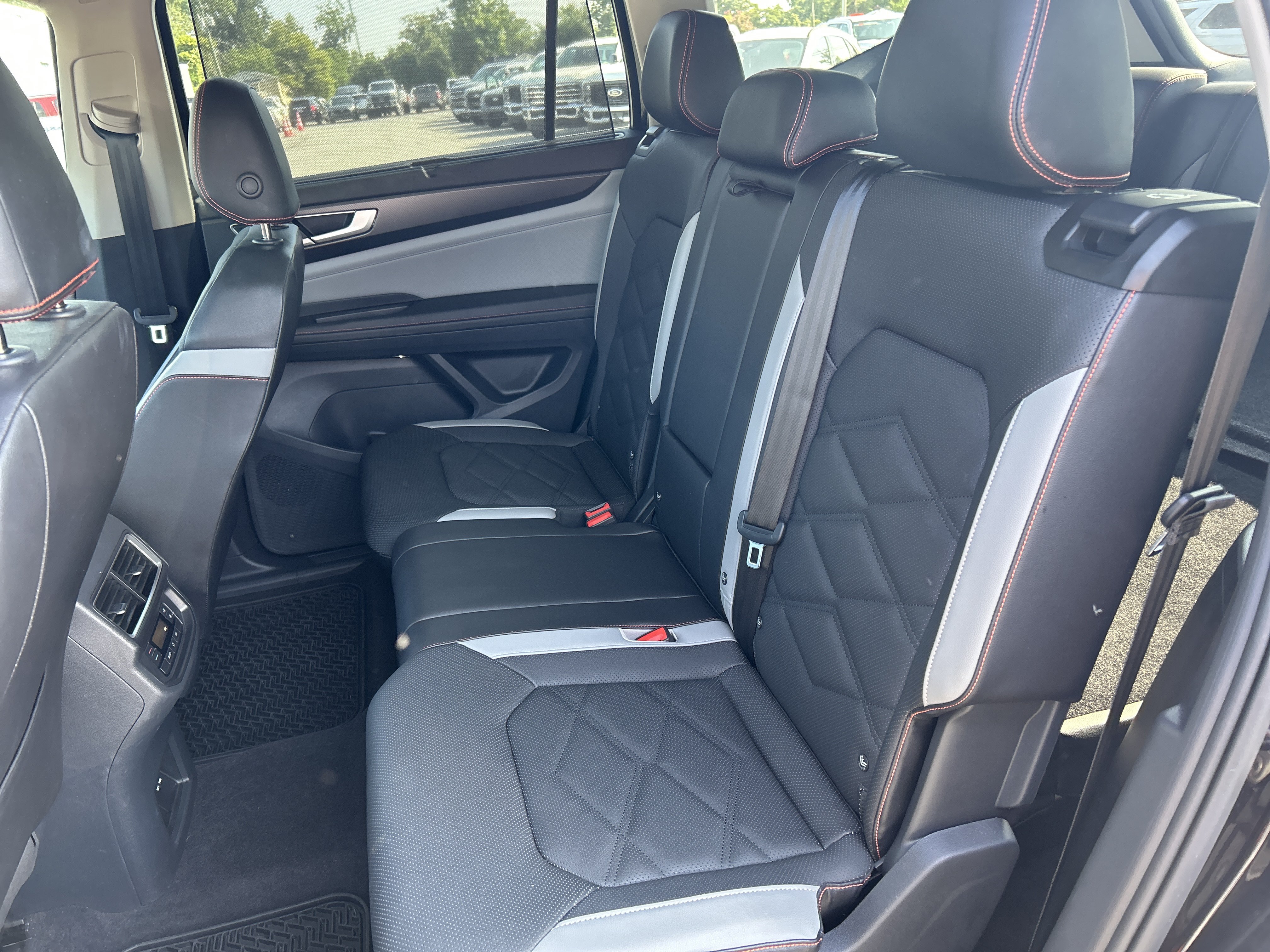 Used 2024 Volkswagen Atlas Peak Edition SE AWD/4WD image 15