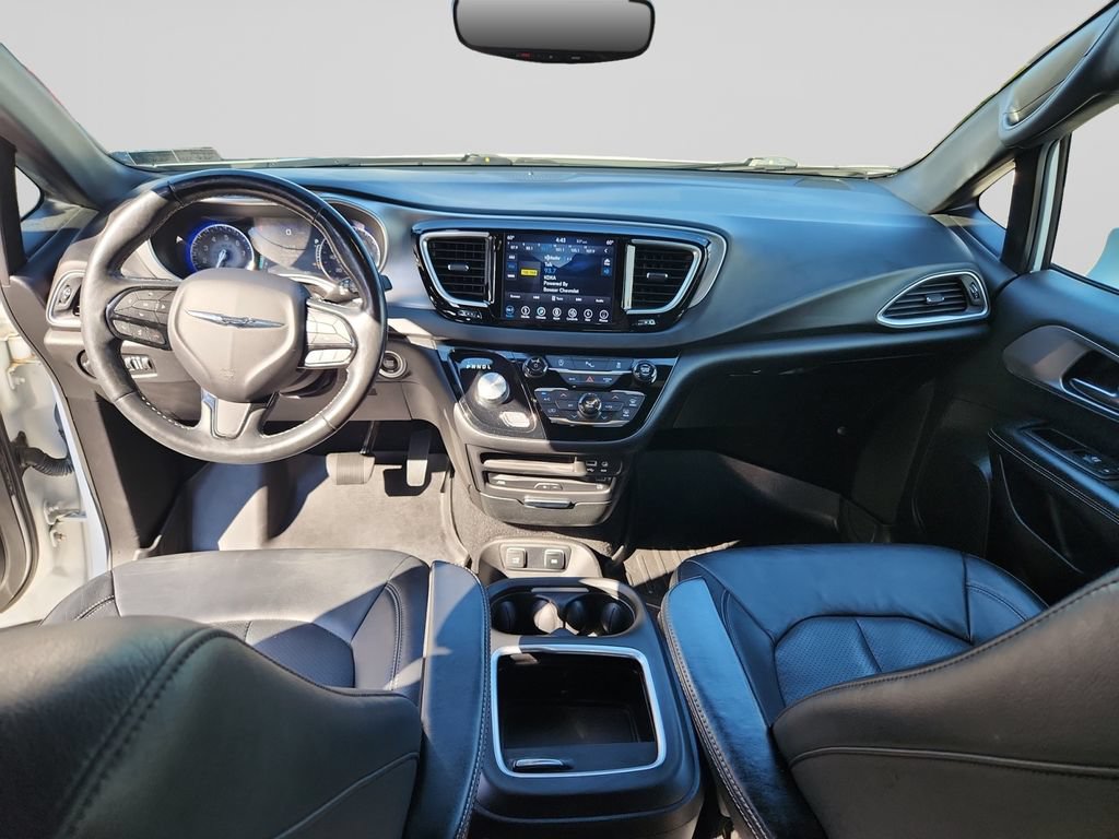 Used 2019 Chrysler Pacifica Touring-L Plus w/ S Appearance Package FWD image 12