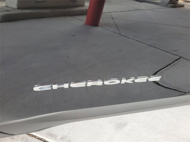 Used 2021 Jeep Cherokee Limited w/ Elite Package image 3