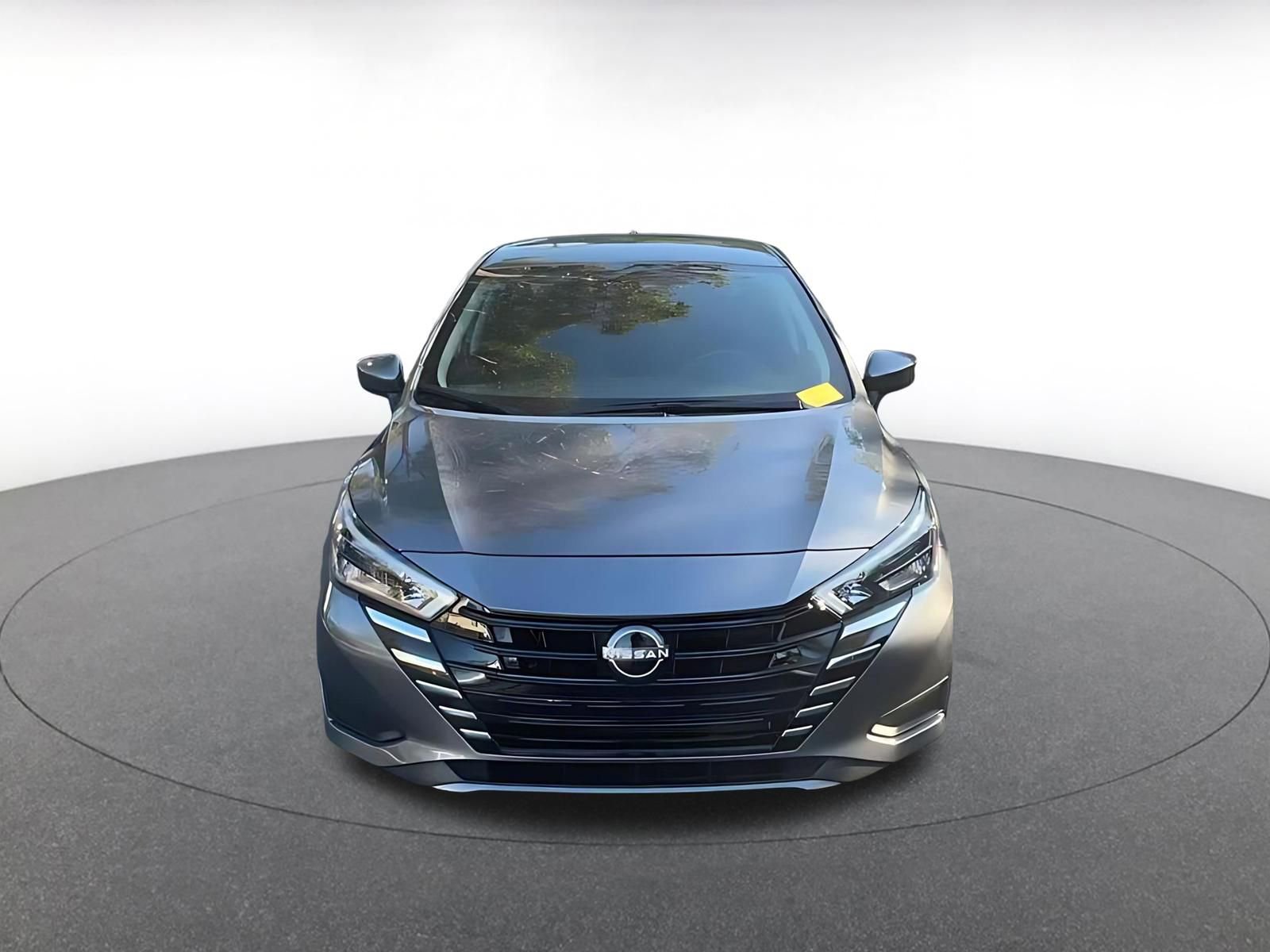 Used 2025 Nissan Versa SV image 4