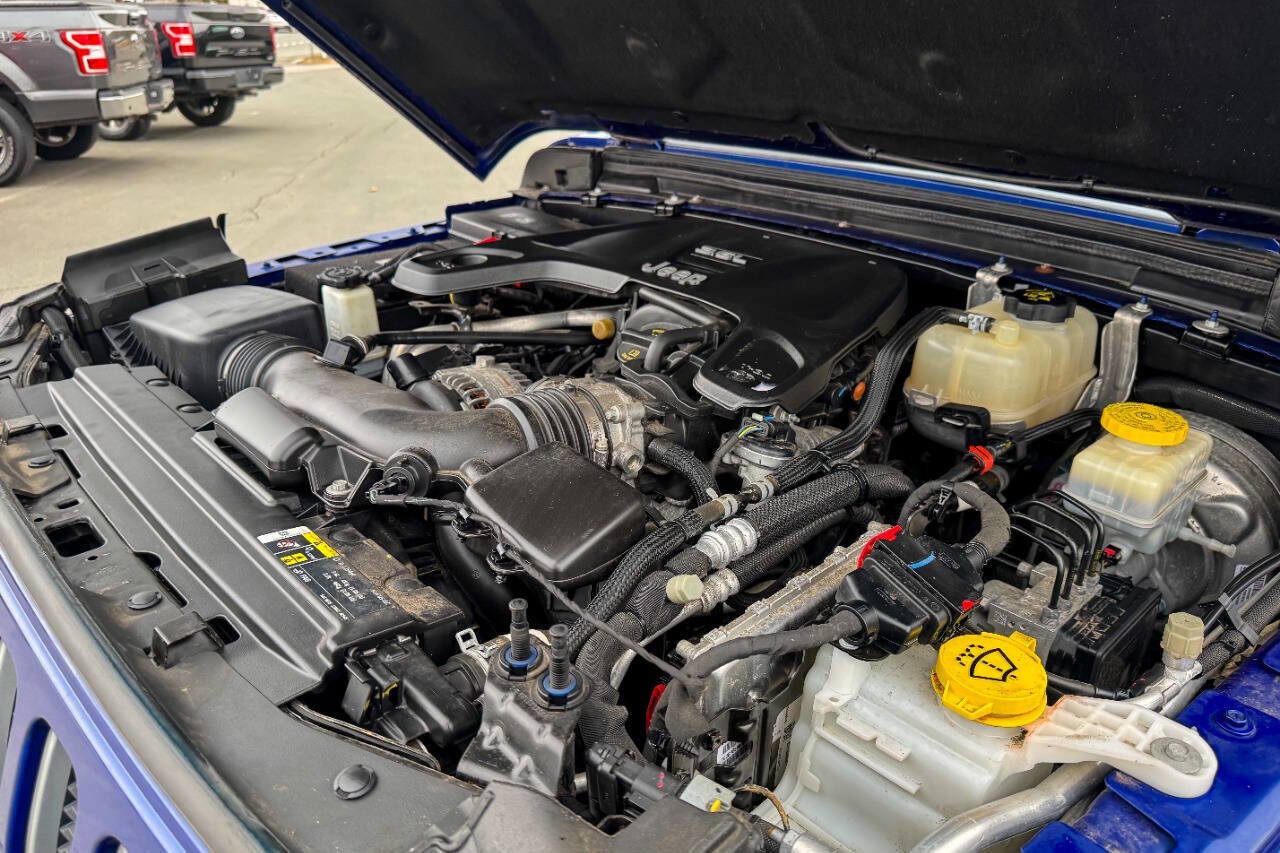 Used 2018 Jeep Wrangler Unlimited Sahara w/ Dual Top Group image 36