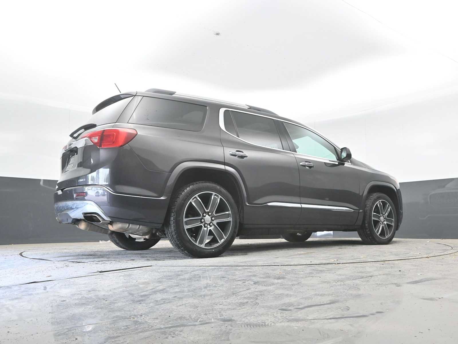 Used 2017 GMC Acadia Denali w/ Technology Package AWD/4WD image 34