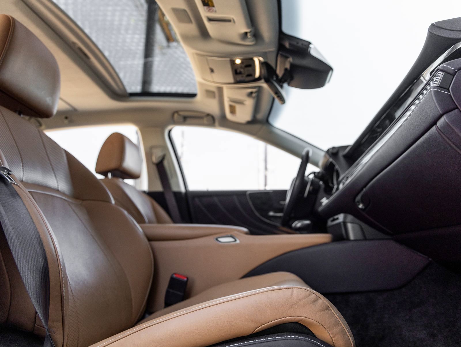 Used 2019 Lexus LS 500 w/ Accessory Package (Z2) image 41