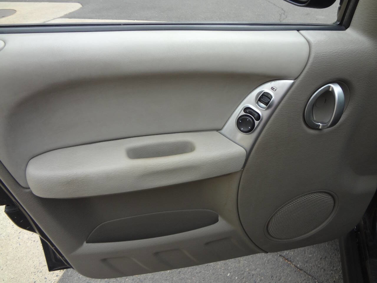 Used 2005 Jeep Liberty Limited AWD/4WD image 13