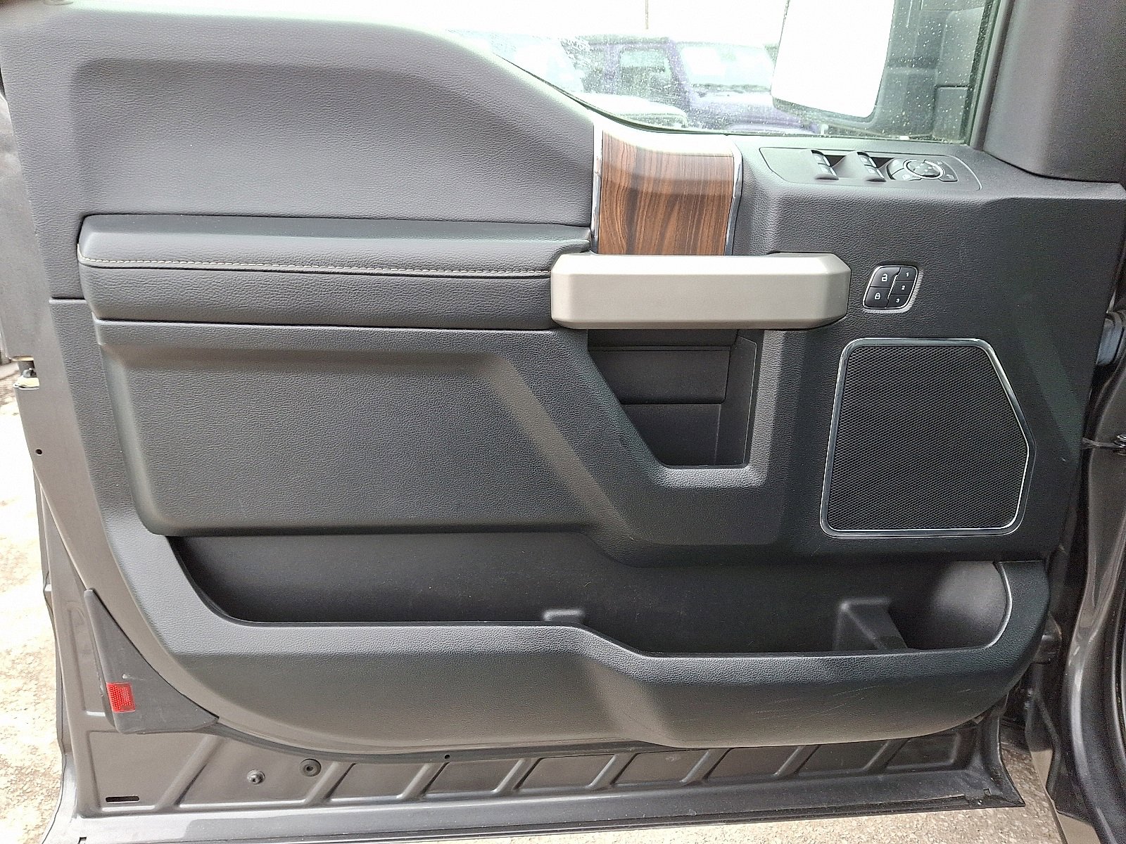 Used 2016 Ford F150 Lariat w/ Equipment Group 501A Mid image 14