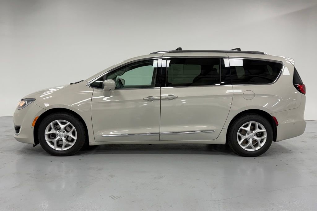 Used 2020 Chrysler Pacifica Touring-L Plus w/ Tire & Wheel Group image 2
