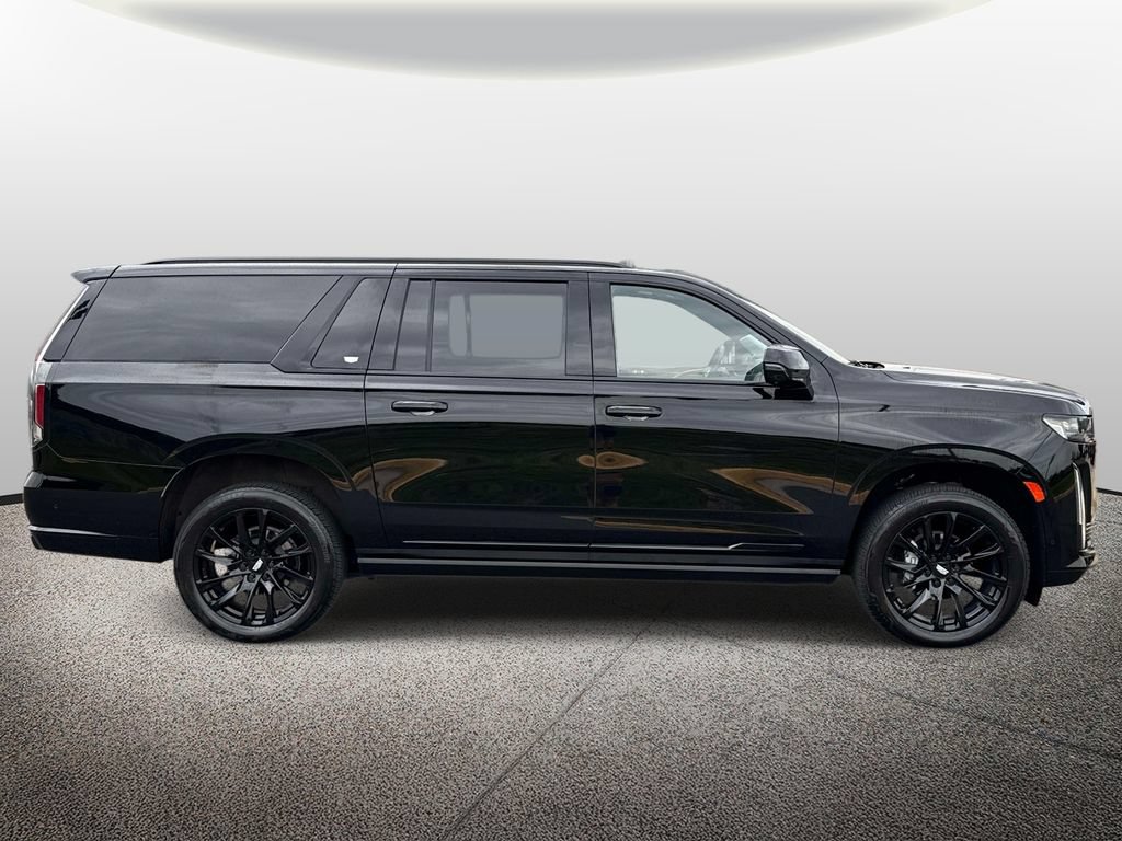 Used 2024 Cadillac Escalade ESV Sport Platinum w/ LPO, ONYX Package AWD/4WD image 4