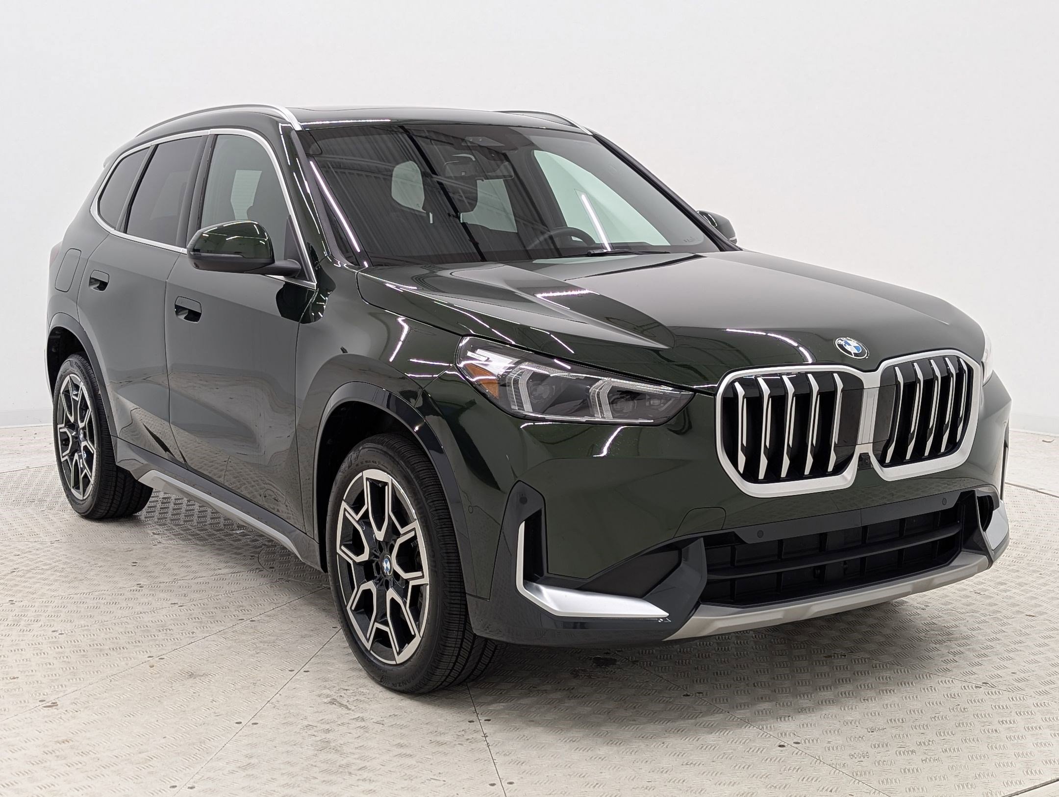 Used 2025 BMW X1 xDrive28i w/ Technology Package AWD/4WD image 7